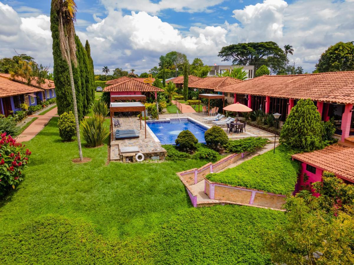 Hotel Campestre Solar De La Luna Albania  Exteriör bild