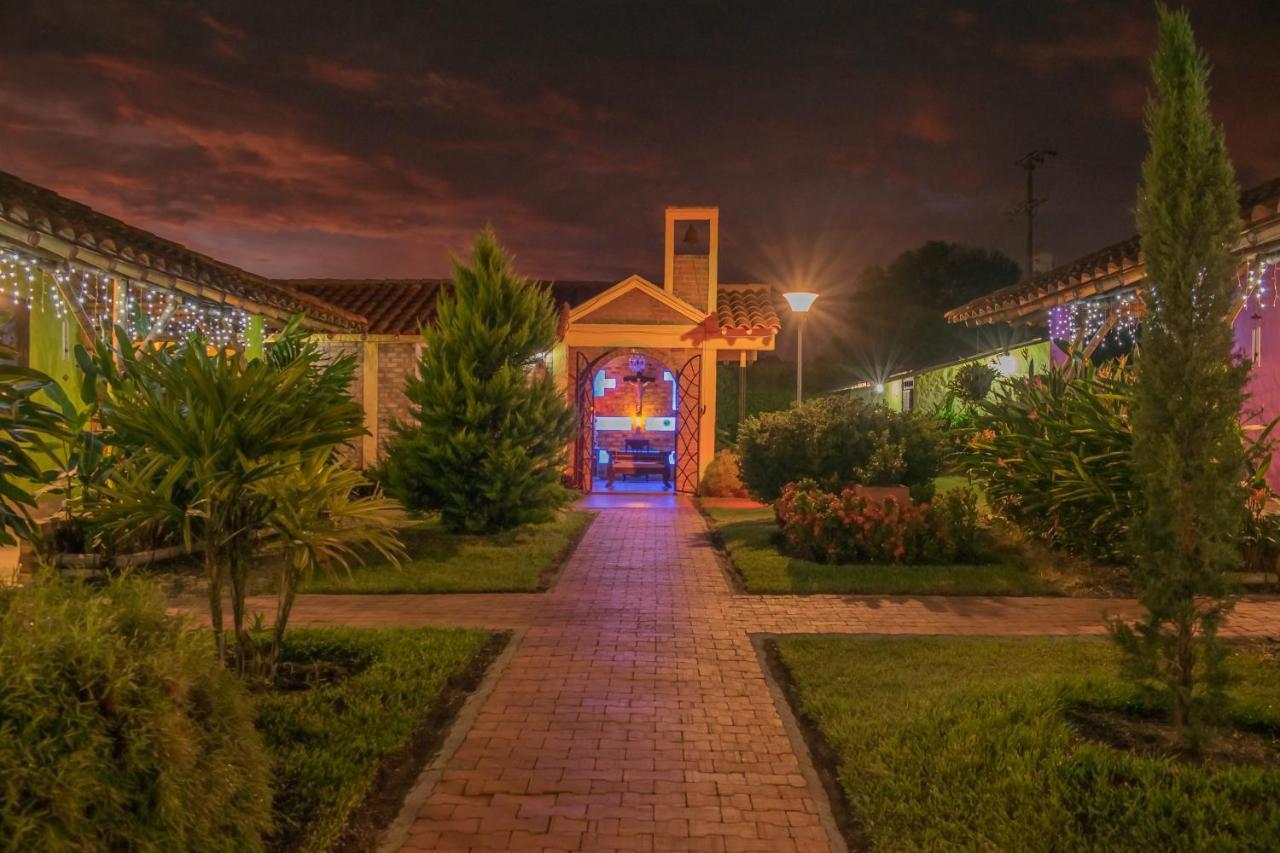 Hotel Campestre Solar De La Luna Albania  Exteriör bild