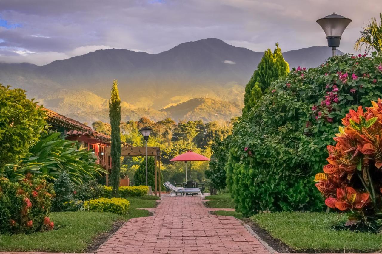 Hotel Campestre Solar De La Luna Albania  Exteriör bild
