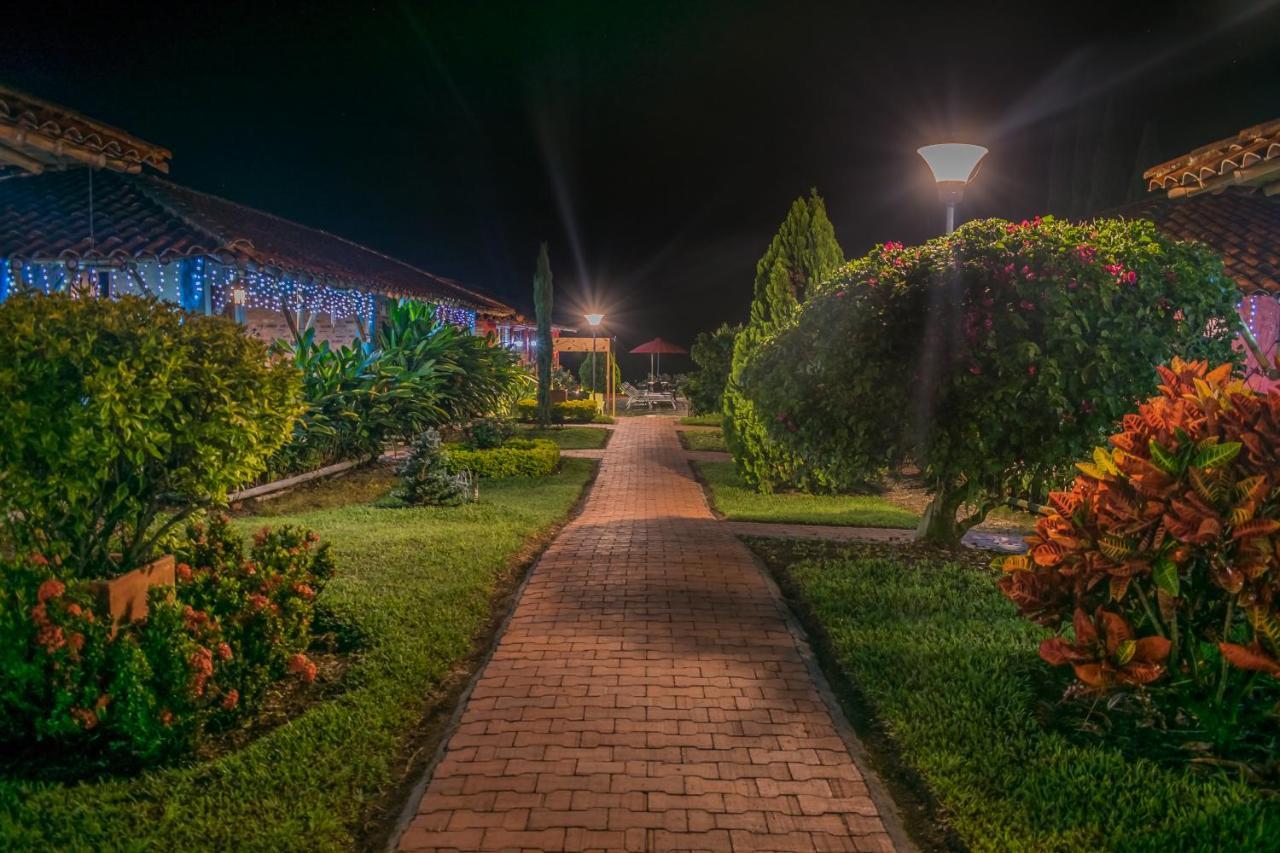 Hotel Campestre Solar De La Luna Albania  Exteriör bild